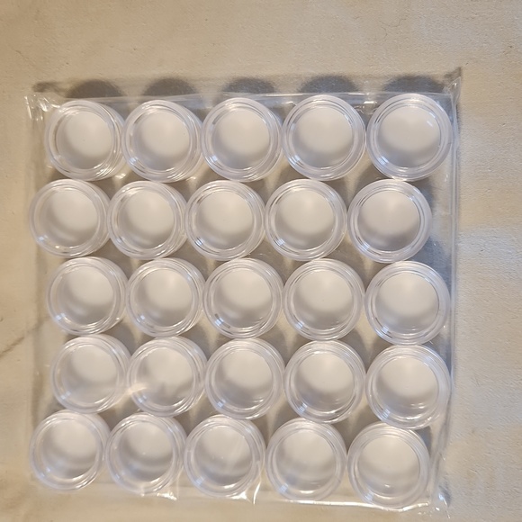 Small sample containers - Picture 2 of 3